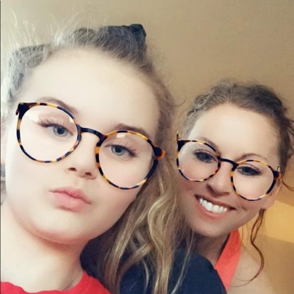 Meet your Posher, Kristi - Picture 2 of 3